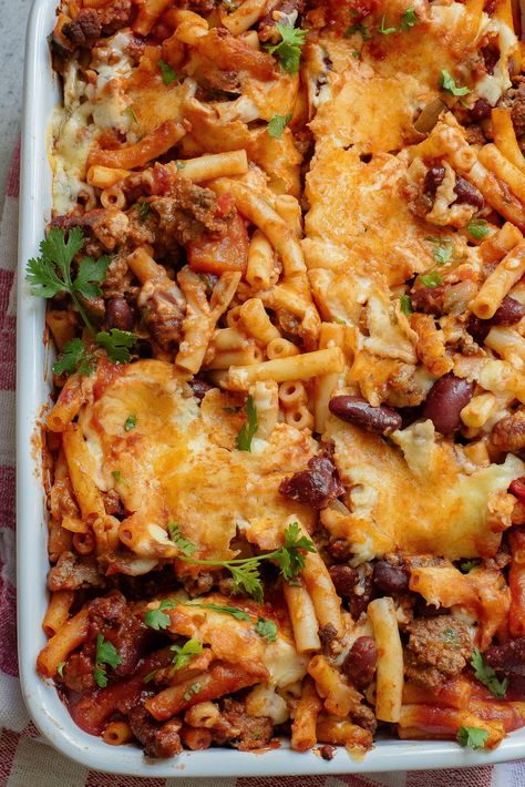 This cheesy casserole combines crowd-favorite Mexican flavors with the ease of a casserole. Spicy Creamy Pasta, Cheap Casserole Recipes, Tex Mex Casserole, Chili Spice, Chicken Pasta Casserole, Tex Mex Chicken, Greek Chicken Salad, Mexican Flavors, Quick Pasta Recipes