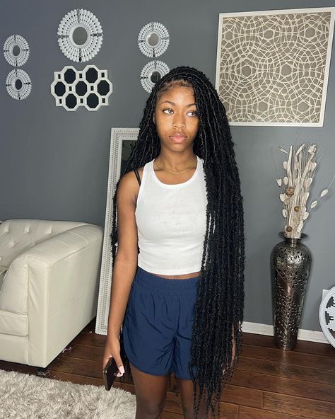 Butterfly Locs Side Part, Locs Side Part, Melanin Hairstyles, Braiding Hairstyles, Faux Loc, Boho Locs, Soft Locs, Butterfly Locs, Big Box Braids Hairstyles