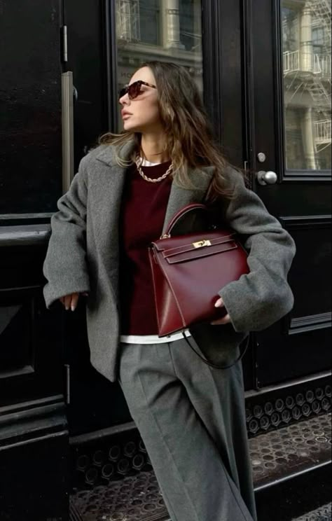 Old Money Fashion, Money Fashion, Burgundy Outfit, Look Adidas, Estilo Indie, Skandinavian Fashion, Corporate Outfits, Elegante Casual, Grey Outfit