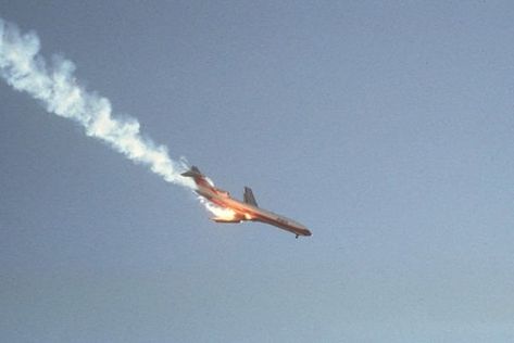 The crash of Pacific Southwest Airlines flight 182 (1978) - Click Americana #planecrash #1978 #PSA #PSAairlines #airplanes Aviation Accidents, Powerful Pictures, Cessna 172, Haunting Photos, Boeing 727, California History, Southwest Airlines, 25 September, Airline Flights