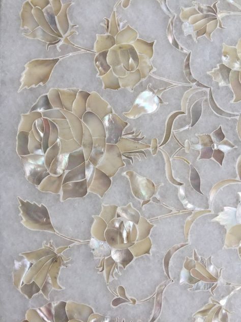 Marble Inlay Floor, White Marble Coffee Table, Inlay Flooring, Restaurant Table Tops, Table Marble, Marble Dining Table, Estilo Rock, Marble Inlay, Marble Dining