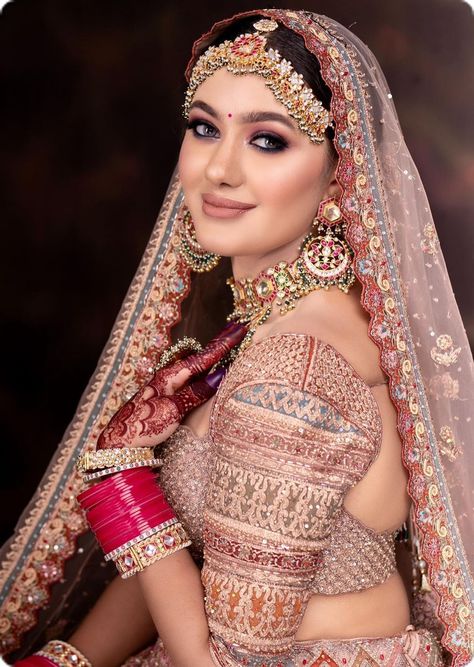 Rajasthani Bride, Indian Bride Poses, Indian Bride Photography Poses, Indian Bride Makeup, Bride Photos Poses, Pengantin India, Bridal Makeup Images, Indian Bridal Photos, Indian Bride Outfits