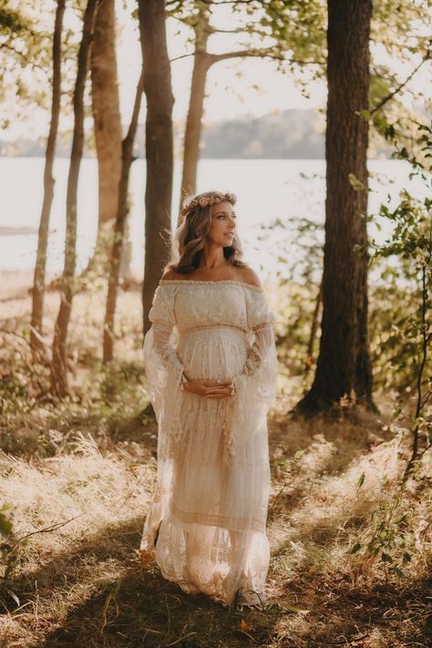 Boho Lakeside Maternity Session – Dreamy & Natural Photography by the Water — Delaney Dobson Photography | Weddings Photography, Family & Newborn Portraits Beauty Of Motherhood, Natural Photography, Boho Twists, Close Up Portraits, Newborn Portrait, Photography Family, Mini Session, Mini Sessions, Maternity Session