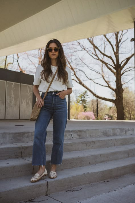 Nine Spring Outfit Ideas To Copy - Stitch & Salt Minimalist Spring Outfits, Outfit Ideas Mom, Mom Outfits Spring, Cropped Jeans Outfit, Stylish Mom Outfits, Realistic Outfits, Spring Outfit Idea, Modest Women, Spring Work Outfits