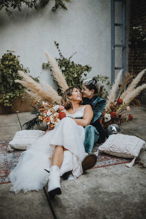 Outdoor Brooklyn microwedding styled shoot - Equally Wed, modern LGBTQ+ weddings + LGBTQ-inclusive wedding pros Brooklyn Elopement, Elopement City, Couples Photo Ideas, City Wedding Photos, Mexico Elopement, Green Costumes, Bhldn Wedding, Fall Palette, Festival Bride