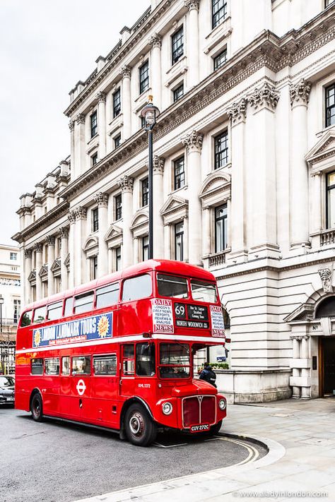 This classic London bus in Waterloo Place is great. This guide to St James's, London has everything from St James’s Palace to St James’s Park and Piccadilly. It includes some of the best restaurants in London, England and the best shopping streets in London. #stjames #london #bus London Photography Beautiful Places, London Aesthetic Vintage, London Photography Instagram, London Aesthetic Wallpaper, Double Decker Bus London, Tech Illustration, Logo Voyage, English Culture, London Drawing