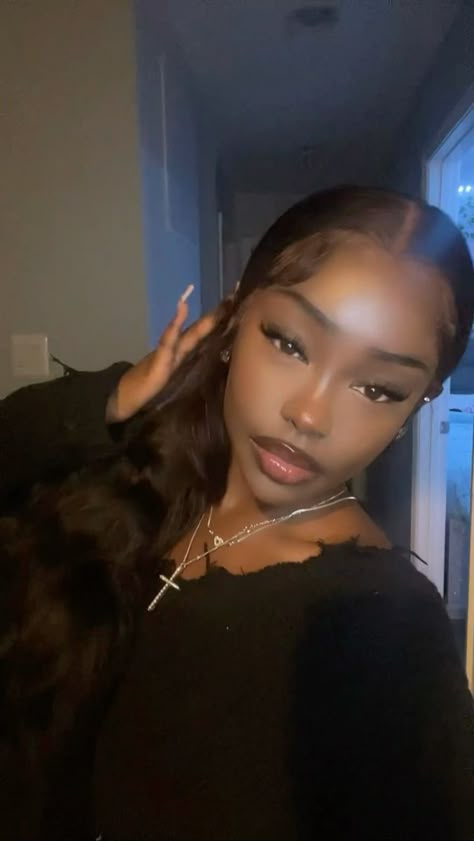 Cute Makeup On Black Women, Black Woman Selfie Poses, Pretty Dark Skin Women, Eurocentric Features, Dark Skin Girls Pretty, Dark Skin Girl Aesthetic, Pretty Dark Skin Girl, Pretty Brown Skin Women, Girl Black Aesthetic