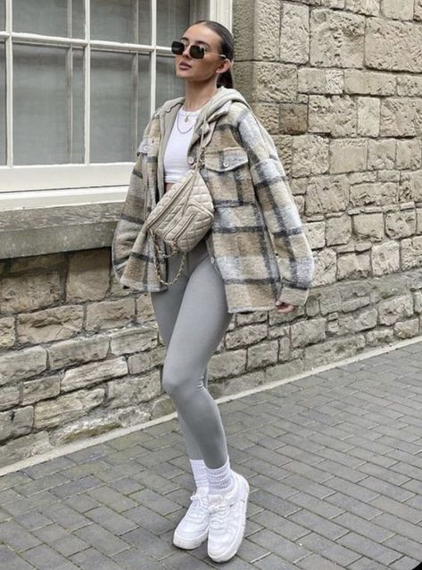 Rate This legging outfit fall ideas From ⭐1~10. SAVE & FOLLOW i will update everyweek. Stylizacje Kylie Jenner, Outfits Leggins, Look Legging, Mode Zara, Pastel Outfit, Winter Fashion Outfits Casual, Cold Outfits, Neue Outfits, Fall Fits