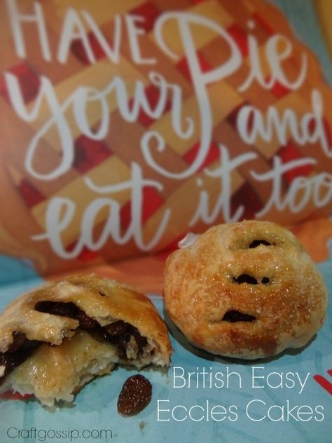 British Eccles Cakes – The Easy Way – Edible Crafts Eccles Cakes, Eccles Cake, Pie Pastry Recipe, British Cake, Raisin Recipes, British Cooking, British Dishes, Uk Recipes, Edible Crafts