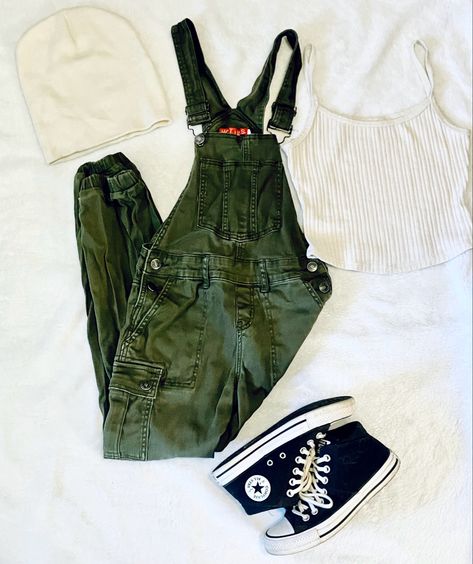 Overalls
Fashion
Outfit
Style
Crop tops
Beanies
Converse
Fall outfit
Winter outfit
Spring outfit
Outfit inspo Beige Crop Top, Beige Beanie, Green Overalls, Beige Crop Tops, Overall Shorts, Overalls, Converse, Crop Top, Womens Shorts