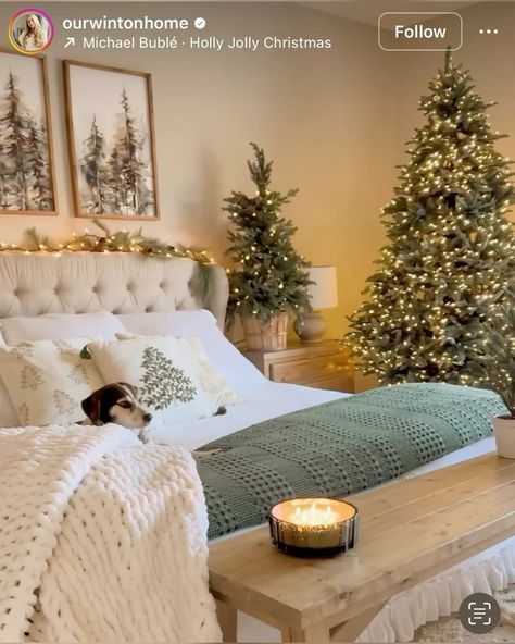 Christmas Bedroom Decor, Holiday Bedroom, Cozy Christmas Decor, Christmas Apartment, Christmas Decor Inspiration, Christmas Themes Decorations, Christmas Decorations Bedroom, Christmas Room Decor, Christmas Bedroom