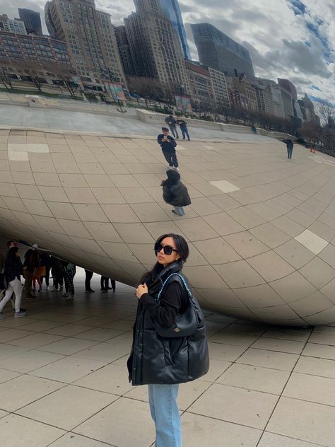 Outfits For Chicago In March, The Bean Chicago Poses, Chicago Bean Pictures Ideas, Skydeck Chicago Pictures, Chicago Bean Pictures, Chicago Poses, Chicago Instagram Pictures, Chicago Photo Ideas, Chicago Fits