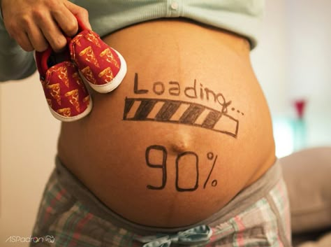 Christmas Belly Painting Pregnant, Belly Sketch, Paint Pregnant Belly, Baby Belly Paintings, Painted Pregnant Belly, Baby Bump Painting Ideas, Belly Painting Pregnant, Maternity Belly Painting, Pizza Shoes