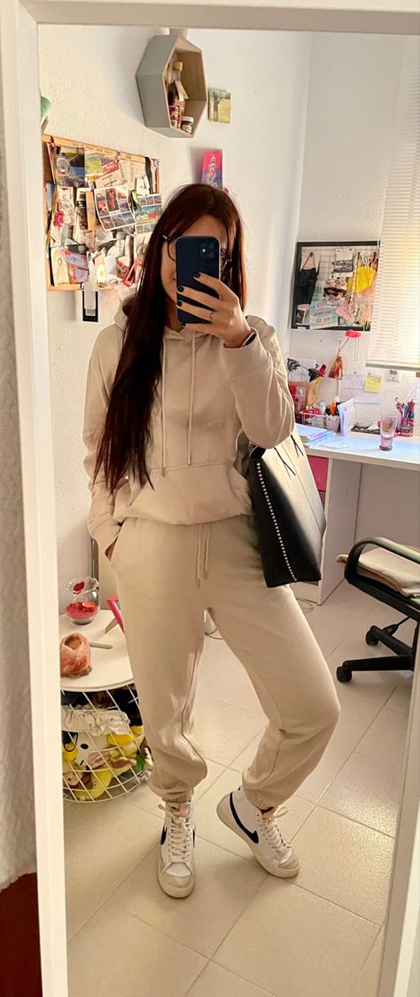 Comfy Library Outfit, Beige Nike Tracksuit, Brown Nike Tracksuit, Casual Cozy Fit Long Sleeve Tracksuit, Sporty Long Sleeve Cozy Fit Tracksuit, Beige Juicy Couture Tracksuit, Sweat Set Outfits, Nike Blazers Outfit, Nike Tracksuit