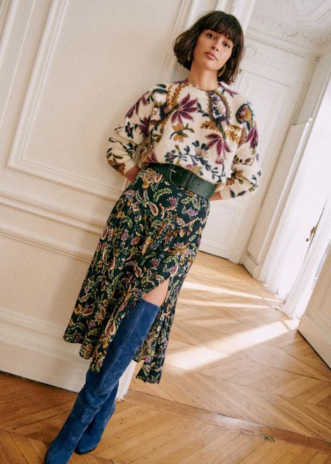 Floral Skirt Fall Outfit, Fall Maximalist Outfit, Sezane Skirt Outfit, Vintage Floral Print Skirt For Fall, Fall Bohemian Floral Print Skirt, Sezane Style, Navy Skirt Outfit, Sezane Midi Skirt, Sezane Fall 2022