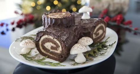 Christmas Food List, Chocolate Yule Log Recipe, Yule Log Cake Recipe, British Pudding, Yule Log Recipe, Traditional Christmas Food, Chocolate Yule Log, Yule Log Cake, Daily Record