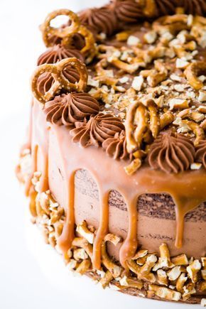 Epicly rich and moist chocolate cake with layers of salted caramel and crunchy pretzel pieces. A milk chocolate buttercream is the perfect finish touch. Salted Caramel Pretzel Cake, Pretzel Cake, Caramel Cakes, Cake With Layers, Salted Caramel Pretzels, Caramel Pretzels, Amazing Meals, Cake Vanilla, Chocolate Pretzels