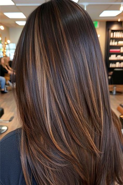 Best Color Highlights For Dark Brown Hair, Straight Long Hair Color Ideas, Highlight In Hair Ideas, Chocolate Brown Highlights Straight Hair, Long Straight Caramel Hair, Highlights With Straight Hair, Dark Brown Straight Hair With Caramel Highlights, Hair Color Brown With Highlights Caramel, Mocha With Highlights