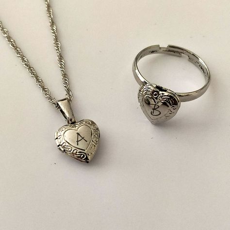 Matching Lockets, Locket Necklaces, Barbie Doll Set, Heart Locket Necklace, Necklace Ring, Dope Jewelry, Jewelry Lookbook, Tiny Heart, Diy Crafts Jewelry