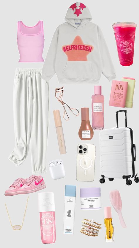 Cutie travel fit💞 #preppy #travel #preppytravelfit Preppy Beach Packing List, Airport Outfit Preppy, Preppy Vacation Packing, Preppy Travel Essentials, Travel Preppy, What To Pack For The Beach Preppy, Travel Organization Packing, Preppy Packing, Preppy Vacation