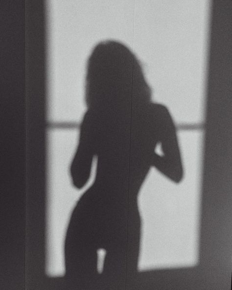 Darcy Vega Zodiac, Body Aesthetic, Zodiac Academy, Cruel Summer, Travel Pictures Poses, Silhouette Photos, Shadow Photos, Shadow Art, Insta Pictures