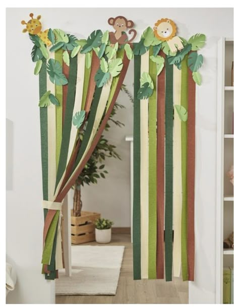 Jungle Photo Backdrop, Diy Jungle Theme Decorations, Jungle Theme Decoration Ideas, Jungle Classroom Theme, Safari Games, Jungle Centerpieces, Safari Classroom, Wild Kratts Birthday Party, Jungle Theme Decorations