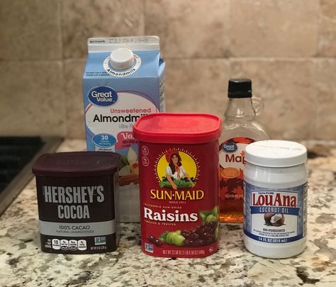 Raisins Desserts, Yogurt Covered Raisins, Sugar Free Yogurt, Chocolate Covered Raisins, Balanced Eating, Raisin Recipes, Protein Food, Healthy High Protein Meals, Healthy Yogurt