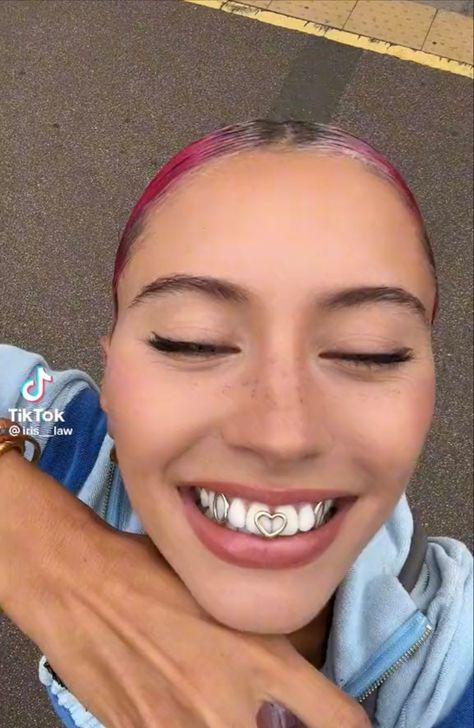 Iris Law • Grillz • Girl Grillz • Heart Grillz Grills For Gap Teeth, Grillz For Gap Teeth, Front Teeth Grillz, Grills For Women Teeth Gap, Grilz On Girl, Gap Grillz Women, Flower Grillz, One Tooth Grillz, Gap Filler Grillz