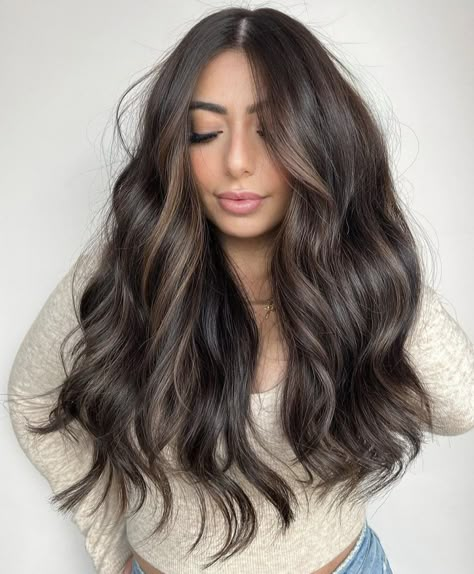 Medium Brown Hairstyle Women, Dark Roots Highlights Brunettes, Expresso Brunette Balayage, Brunette Hair Fall 2023, Dark Brown Lived In Color, Brunette With Subtle Money Piece, Low Maintenance Balayage Brunettes Dark Brown, Dimensial Brunette, Winter Dimensional Brunette