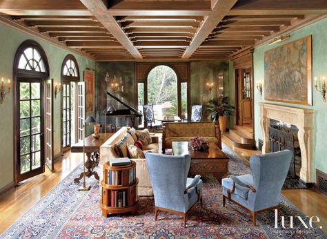 Mid Century Chairs Living Room, Spanish Style Living Room, 1920s Interior, 1920 Home, Mediterranean Living Rooms, Spanish Style Decor, Luxe Magazine, 1920s Interior Design, Mediterranean Living Room