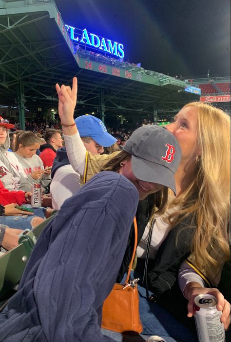 Red sox, red sox outfit, baseball, baseball outfit, baseball pic, baseball photo, summer, navy sweater, baseball hat, friend photo, orange purse Red Sox Outfit, Boston Life, Boston Red Sox Outfit, Boston Outfits, Boston Red Sox Hat, Red Sox Game, Photo Orange, Red Sox Hat, College Party