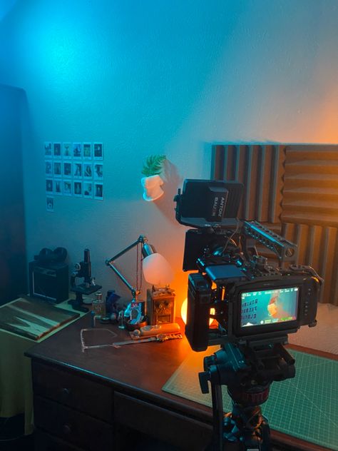 Blue Light Cinematography, Video Lighting Setup, Cinematic Camera, Hollywood Bedroom, Filmmaking Ideas, Filmmaking Inspiration, Filmmaking Cinematography, 2024 Goals, Cinematic Lighting