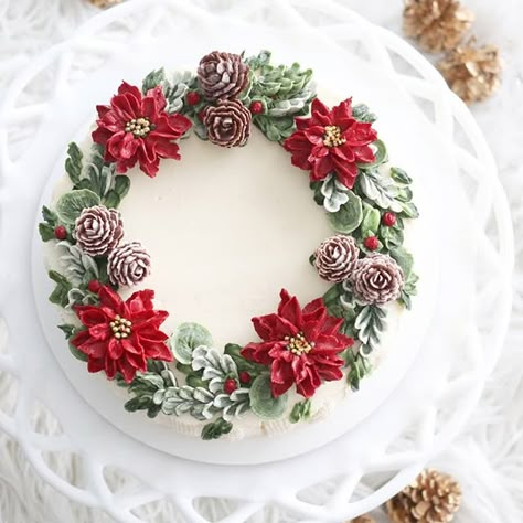 Winter Buttercream Cake, Christmas Flower Cupcakes, Elf Village, Christmas Birthday Cake, Tårta Design, Christmas Themed Cake, Its Christmas Eve, Fabulous Cakes, Christmas Cake Designs