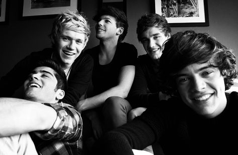 Louis Tomlinson Before One Direction, One Direction Wallpaper Laptop, One Direction Black And White, One Direction Core, One Direction 2013, One Direction Christmas, 1d Core, One Direction Group, One Direction Background