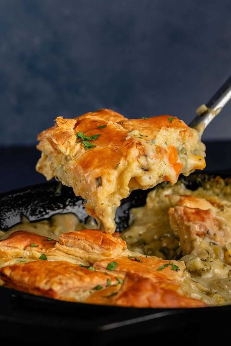 This easy Vegan Pot Pie is the ultimate comfort food! The cozy dish is made directly in an oven-safe skillet then topped with a puff pastry topping. Vegan Chicken Pot Pie Casserole, Vegan Tattoo Ideas, Breakfast Pot Pie, Vegetable Pot Pie Recipe, Vegan Pot Pie Recipe, Vegan Chicken Pot Pie, Vegan Pot Pie, Meatless Meat, Vegetarian Pot Pie