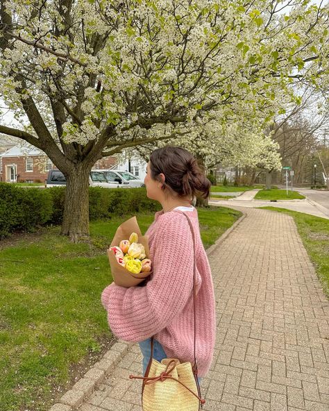 spring walks downtown 🌷 - - Pinterest girl, Pinterest aesthetic, outfit inspo, vsco girl, coconut girl ,spring outfits, spring fashion inspo, spring aesthetic, outfit ideas, spring fashion #coastalstyle #pinterestaesthetic #pinterestoutfit #oufitinspo #casualoutfit #coconutgirl #springfashion #springoutfits #springaesthetic #springstyle Spring Girl Aesthetic, Brunette Girl Aesthetic, Spring Aesthetic Outfit, Spring Outfit Aesthetic, Fashion Inspo Spring, Healing Era, Outfit Ideas Spring, Spring Girl, Soft Girl Aesthetic