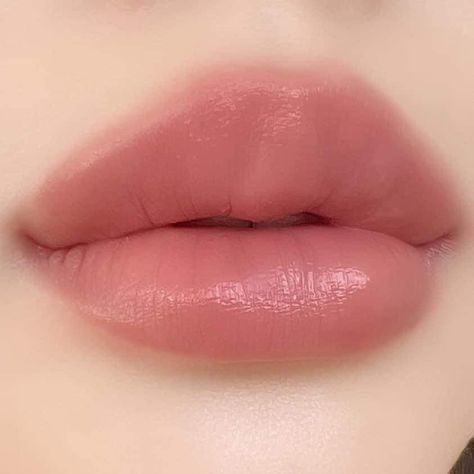 Round Lips, Lips Inspiration, Guys Grooming, Plum Lips, Pretty Lips, Light Makeup Looks, Healthy Lips, Face Art Makeup, Plump Lips