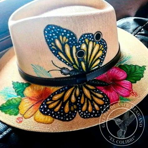 Straw Hat Painting Ideas, Straw Hat Crafts, Hand Painted Hats, Painted Clothes Diy, Happy Hat, Mod Podge Crafts, Hand Painted Clothing, Denim Art, Painted Hats