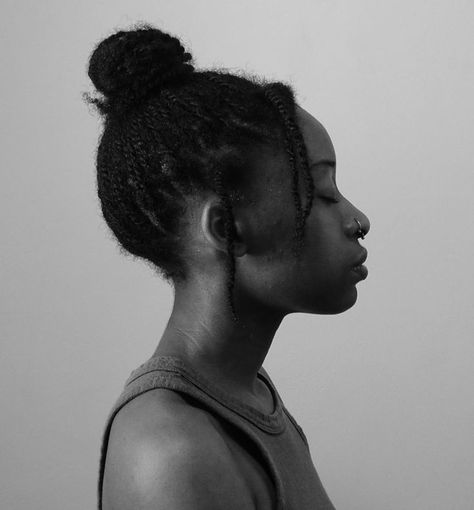 side profile of a black girl Black Model Side Profile, Girl Side Profiles Black Drawing, Girl Side Profiles Black, African Side Profile, Black Person Side Profile, Black Women Side Profile, Person Side Profile, Side Profile Black Woman, Black Woman Side Profile