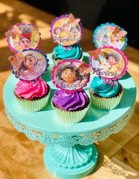 Encanto Cupcakes, Birthday Party Cups, Girl Bday Party, Cupcakes Decorados, Birthday Activities, Birthday Gift Bags, Easter Cupcakes, Themed Cupcakes, Princess Birthday Party