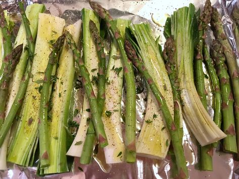 Easy Roast Leek and Asparagus with Thyme and Balsamic – Chez Nous Leeks And Asparagus, Roasted Leeks, Veggie Diet, Easy Roast, Leek Recipes, High Tea Party, New Recipes To Try, Asparagus Recipe, Veggie Sides