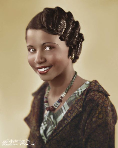 1920s Cuban Woman Brent Studio in Havana, Cuba 1920s Black Women, 1920 Hair, Cuban Women, 1920s Makeup, 1930s Hair, Radium Girls, 50s Hairstyles, 1920s Hair, Vintage Black Glamour