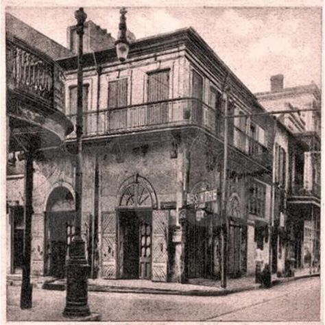 French Quarter Absinthe House New Orleans Architecture, New Orleans History, Old New Orleans, Marie Laveau, Louisiana History, A Streetcar Named Desire, New Orleans French Quarter, The Big Easy, Vegas Hotel