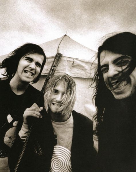 “My heart is broke. But I have some glue.”    Nirvana - Dumb Alternative Songs, Kurt Cobain Photos, Donald Cobain, Krist Novoselić, Nirvana Kurt Cobain, Nirvana Kurt, Smells Like Teen Spirit, Dave Grohl, Last Fm