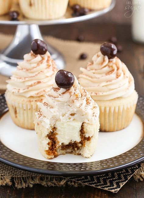 Tiramisu Cupcakes Box Cake, Tiramisu Cream, Mascarpone Buttercream, Cupcake Flavours, Tiramisu Cupcakes, Easy Tiramisu Recipe, Eggless Chocolate Chip Cookies, Tiramisu Dessert, Tiramisu Cake