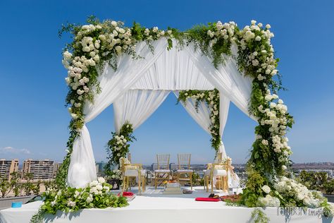 White And Green Mandap, White Mandap, Simple Floral Decor, Walkway Decor, Mandap Ideas, Buddhist Wedding, Stage Backdrops, Tulsi Vivah, Entrance Arch