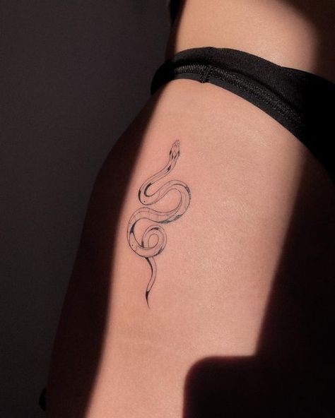 Rattlesnake Tattoo Feminine, Hip Tattoo Snake, Rattle Snake Tattoo, Snake Hip Tattoo, Rattlesnake Tattoo, Tattoo Snake, Rattle Snake, Snake Tattoos, Ribcage Tattoo