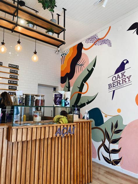 Shake Shop Interior, Coffee Shop Mural Wall, Acai Shop Interior, Acai Restaurant, Cafe Mural Ideas Coffee Shop, Instagramable Walls Cafe, Heladerias Ideas Decoracion, Canteen Design, Mural Cafe