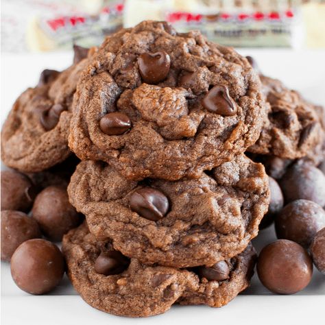 These Chewy Chocolate Malt Ball Cookies are about to be your new favorite! So chewy, so chocolatey, and full of whoppers malt ball candies! Delicious! GET MY C Malted Milk Balls Recipe, Best Chocolate Cookie Recipe, Milk Balls, Ball Cookies, Malted Milk Balls, Chocolate Malt, Malted Milk, Chocolate Cookie Recipes, Sugary Food