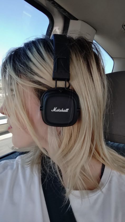 Marshall Major Iv Outfit, Marshall Major Iv Aesthetic, Marshall Headphones Aesthetic, Marshall Major Iv, Headphone Girl, Headphone Aesthetic, Marshall Headphones, Marshall Major, Headphones Aesthetic